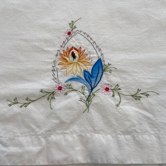 Vintage pillow cases Floral Embroidered White 100% cotton Cottagecore  bedding - Picture 5 of 15